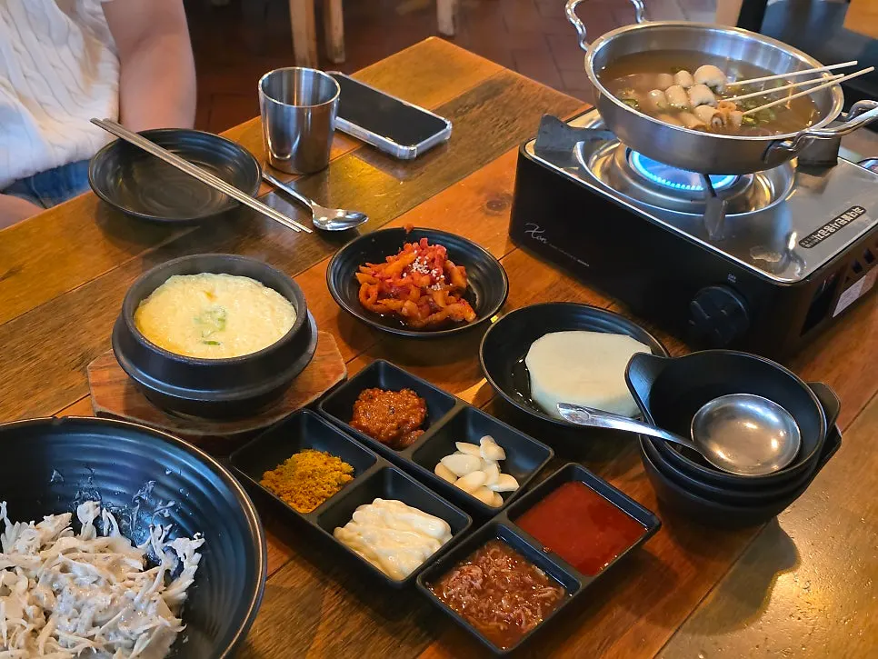 양배추샐러드와 오뎅탕, 계란찜 기본 상차림