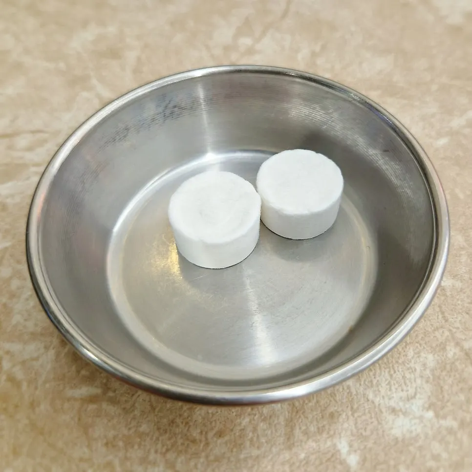Utensil and tissue drawer with wet wipes