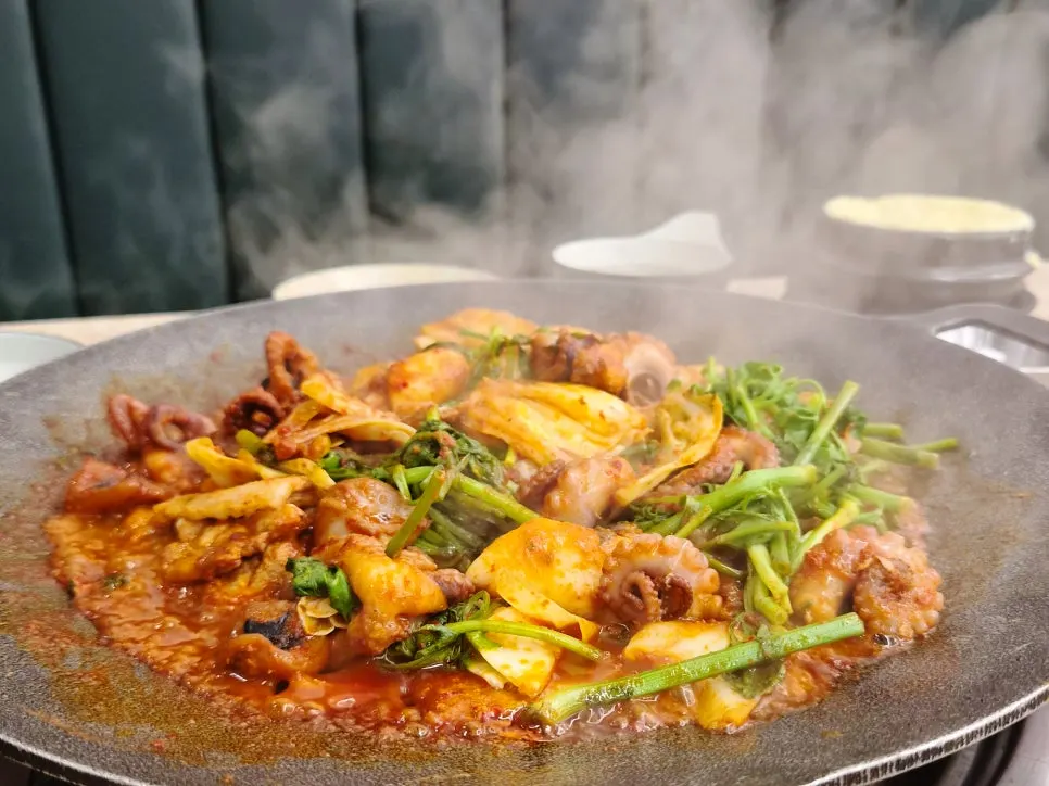 Black pork flower-cut samgyeopsal and jjukkumi