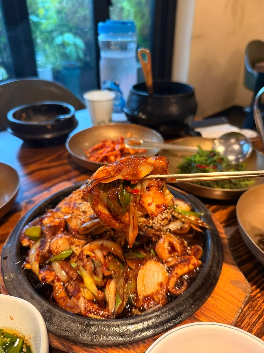 Fire-scented stir-fried webfoot octopus