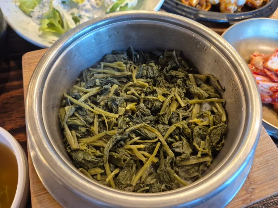 Freshly made gondeure sotbap (hotpot rice)