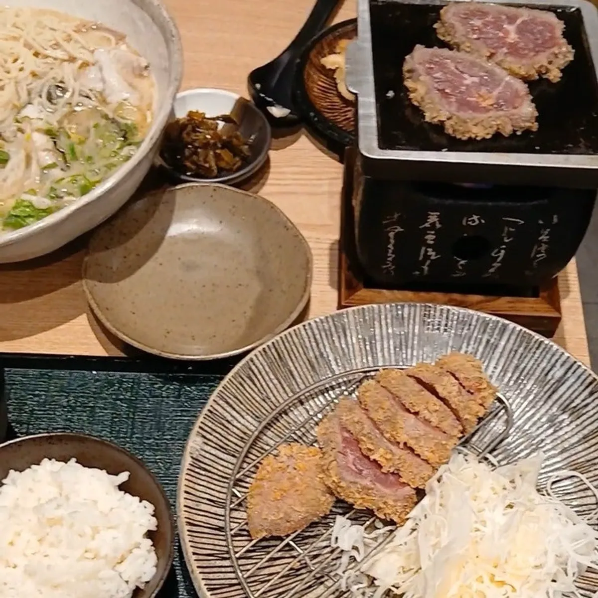 정갈한 일본 가정식 트레이 구성