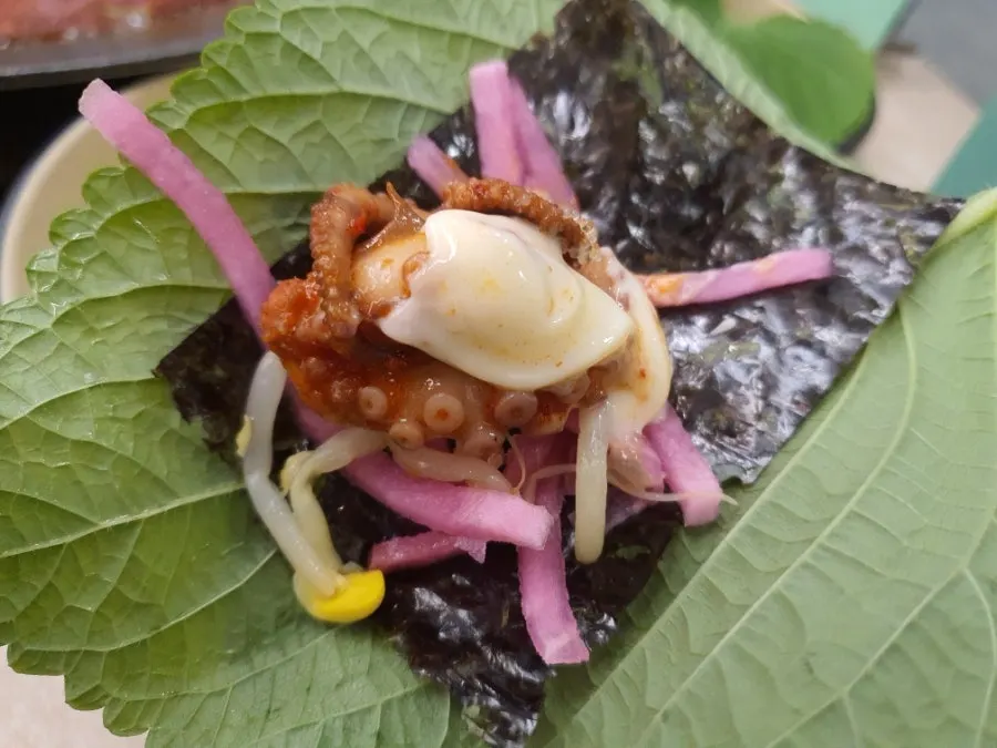 Rábano al limón junto con guarniciones básicas