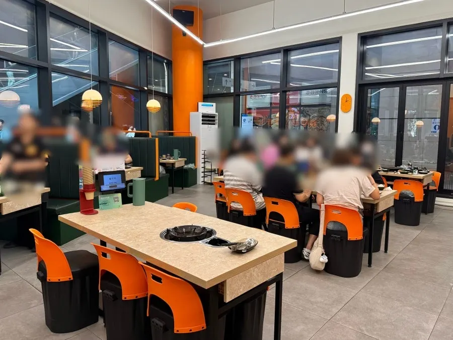 Tampilan luar restoran Jeongipum Jjukkumi dekat Exit 1 Stasiun Gwangmyeong