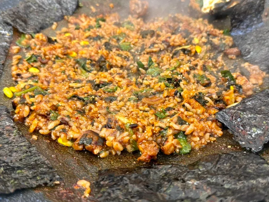 Nasi goreng telur ikan terbang yang sudah jadi