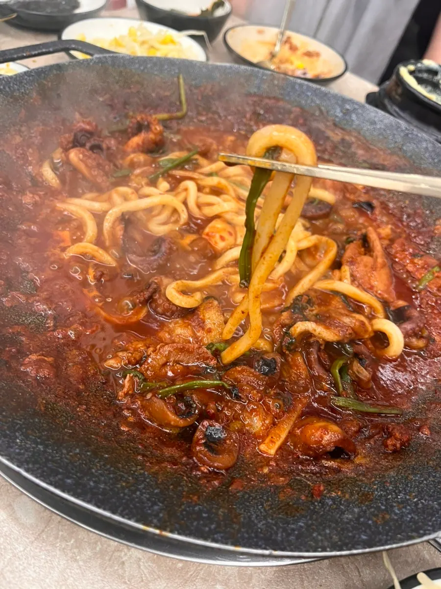 양념에 비벼진 우동사리