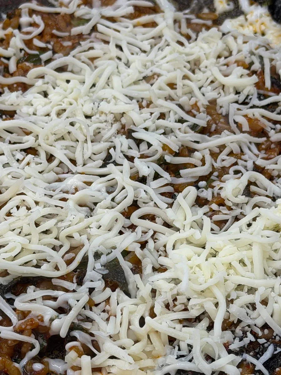 A plate combining jjolmyeon noodles and jjukkumi