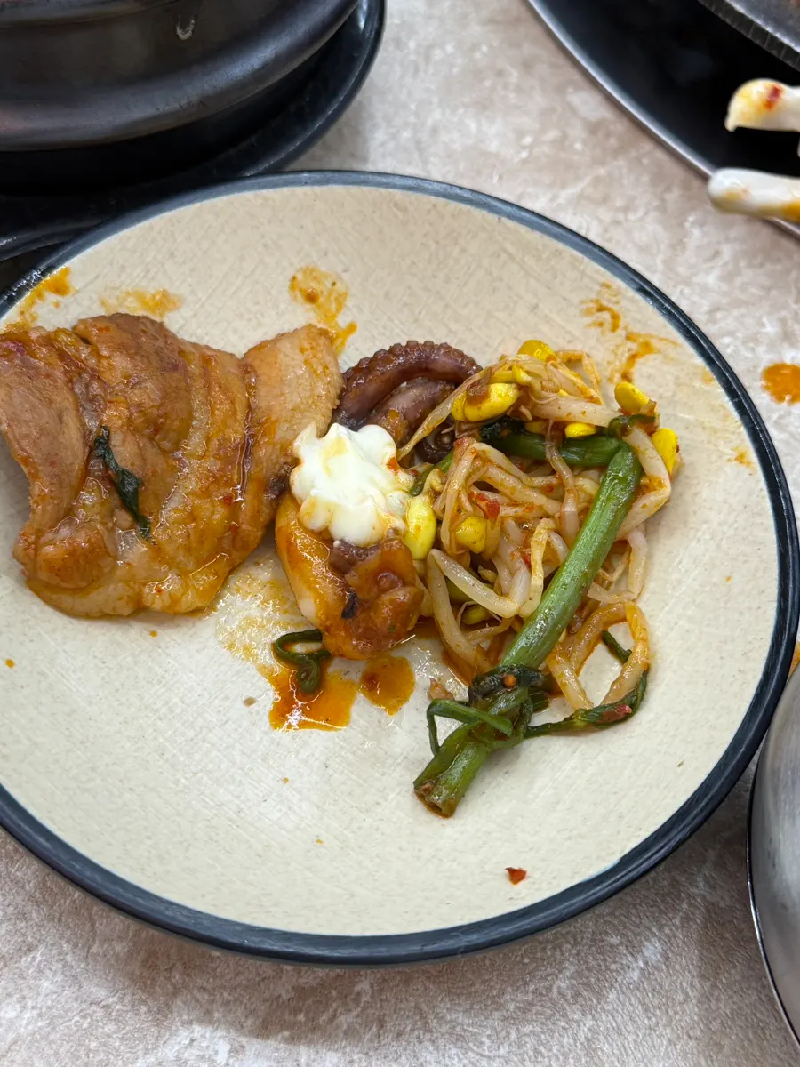 Jjukkumi and pork belly wrapped in seaweed