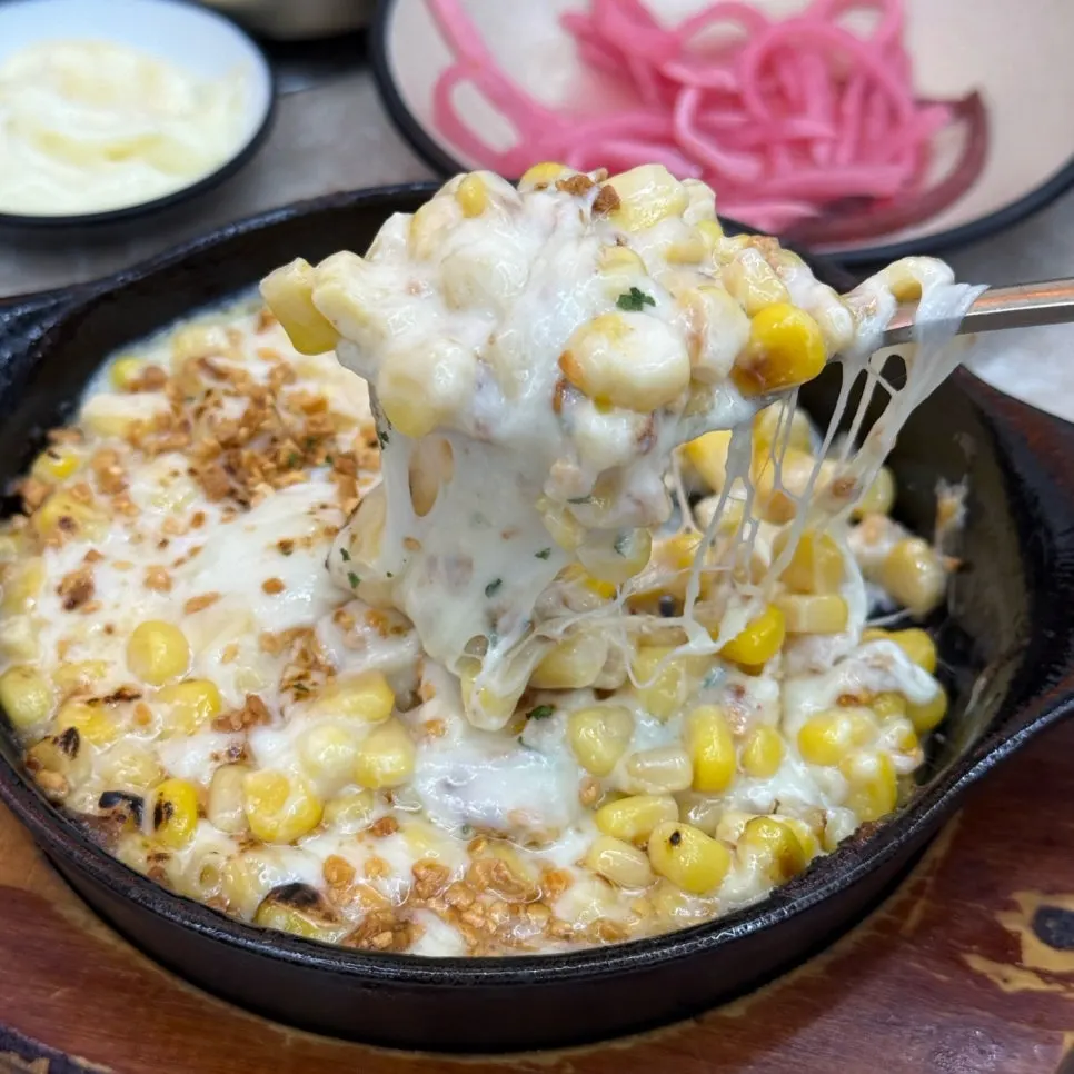 Table setting of hot-plate jjukkumi at Jeongipum Jjukkumi near Gwangmyeong Station