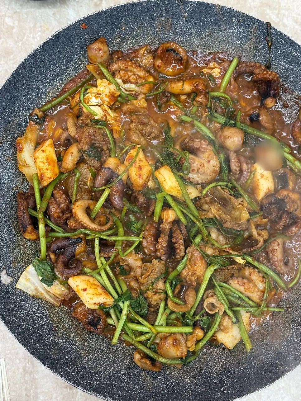Hot-plate jjukkumi cooked to perfection under staff supervision