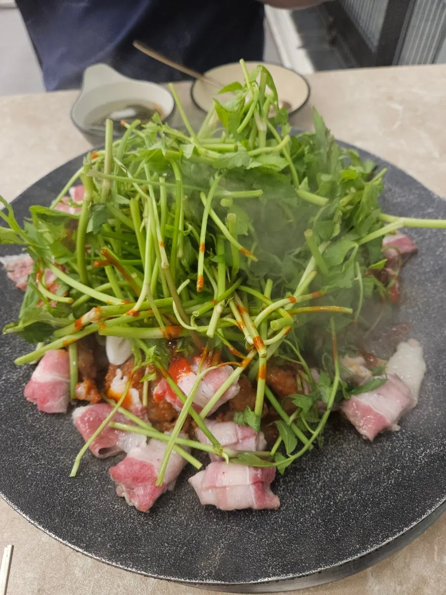 Cara makan jjukkumi dengan kkaennip dan gim