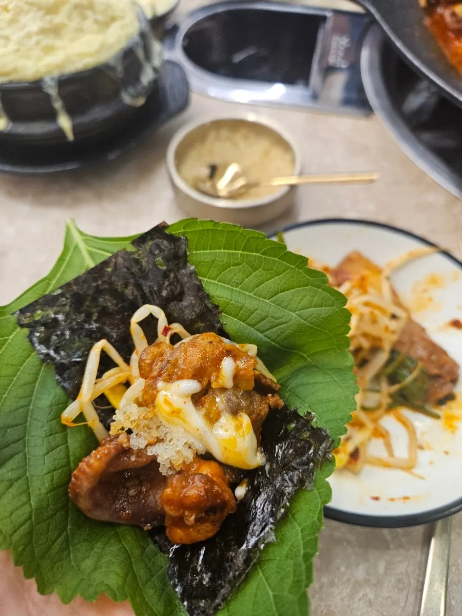 Cheolpan jjukkumi dengan garlic corn cheese