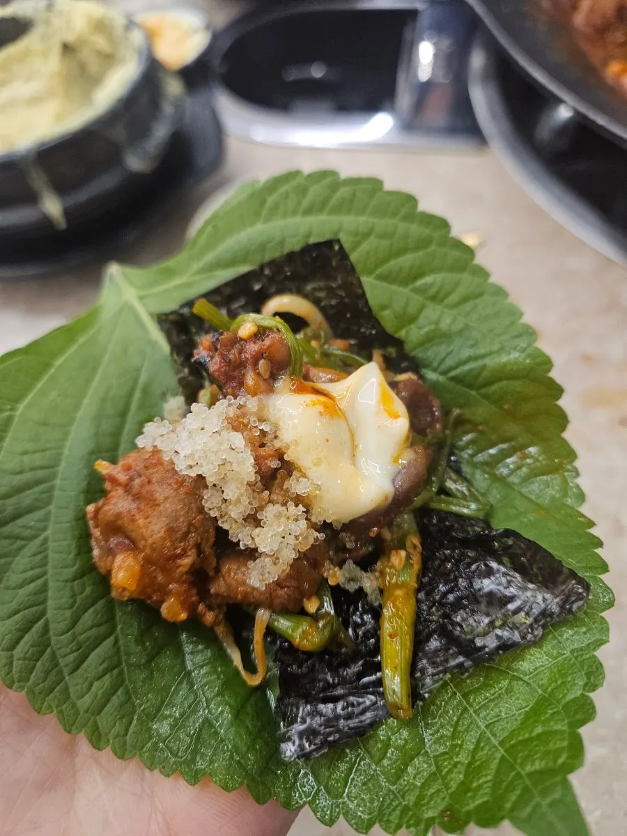 Jjukkumi dengan minari dan tauge