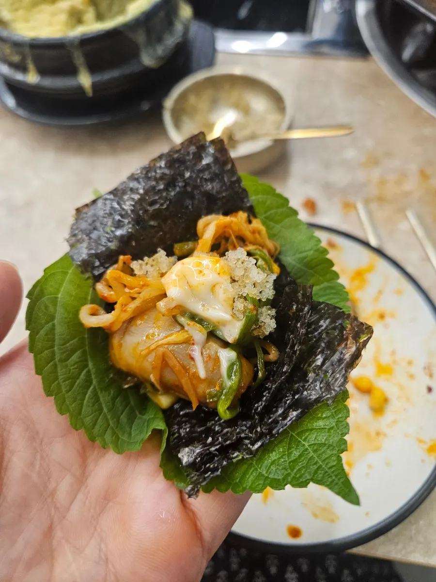 Ssam jjukkumi dengan telur ikan terbang
