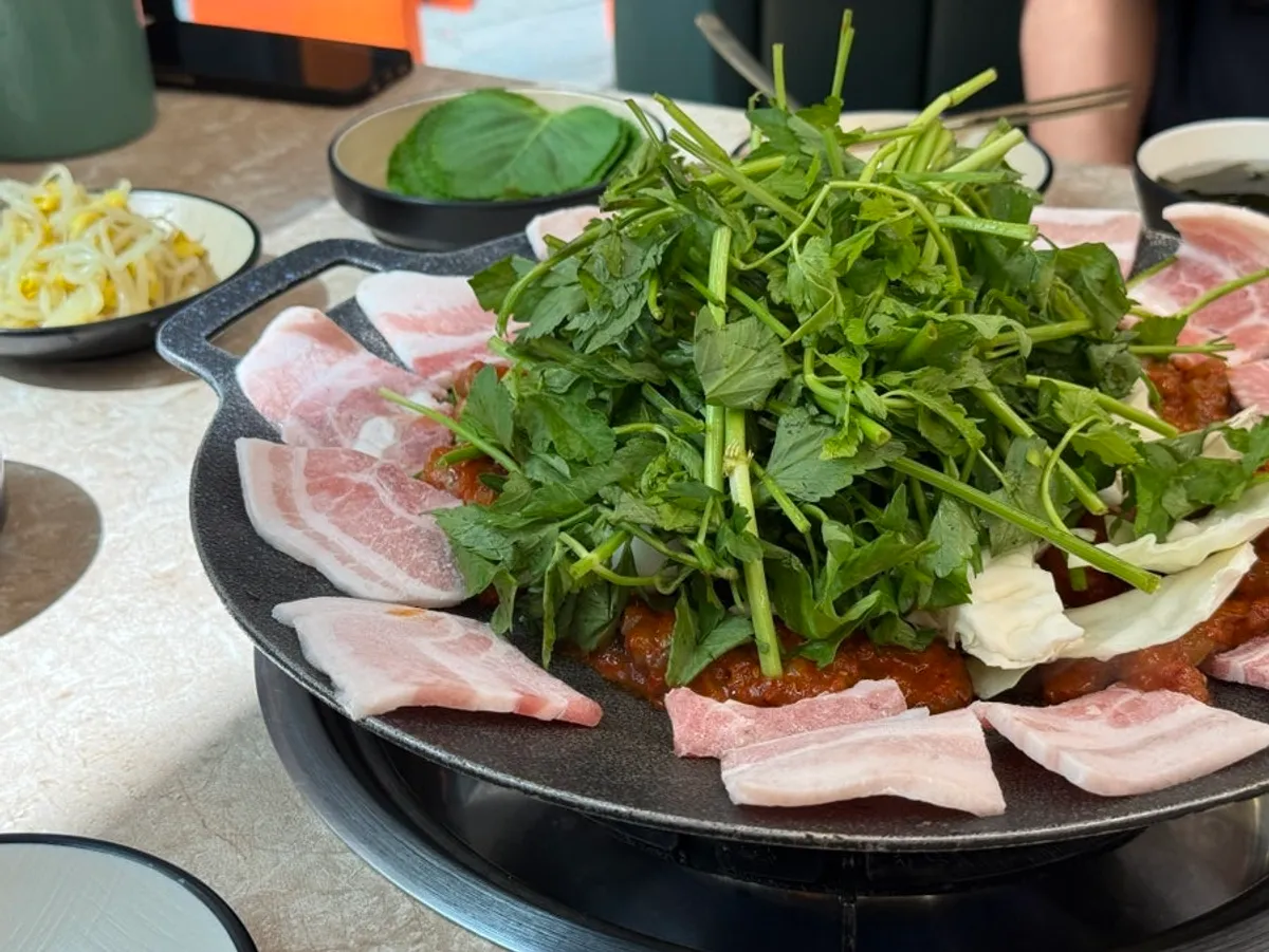 미나리 가득한 철판쭈꾸미 삼겹살