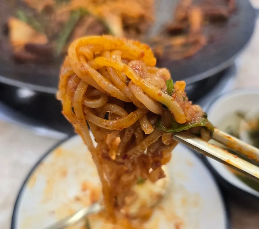 Ramen and jjolmyeon noodles stir-fried in the jjukkumi sauce