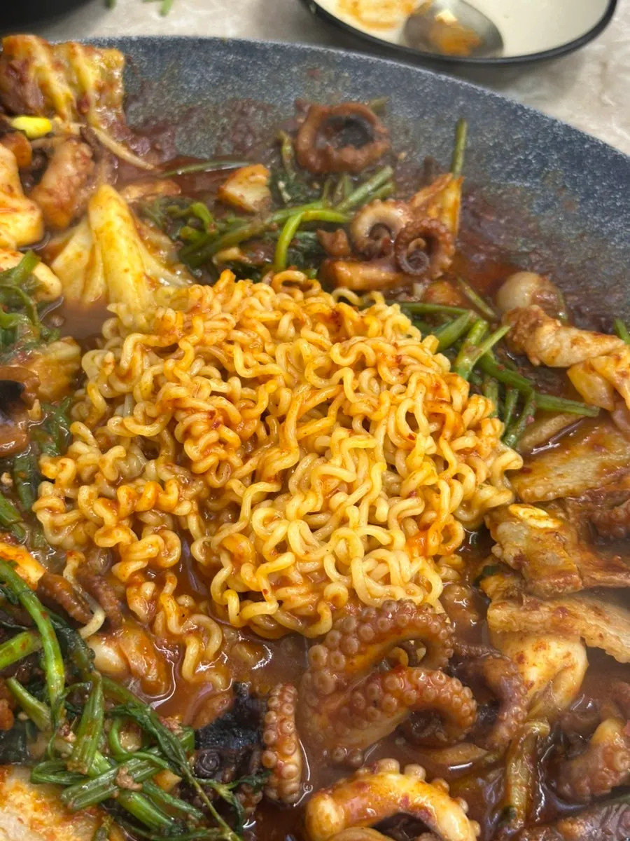Rice-cake noodles with jjukkumi sauce