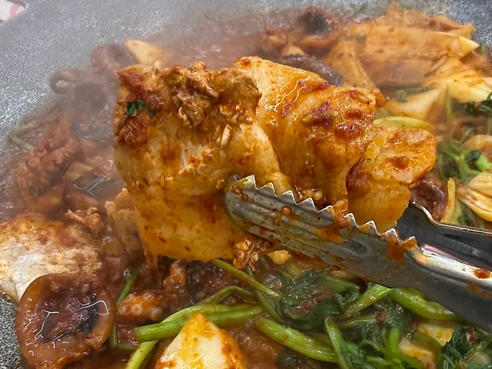 Jjukkumi and black pork flower pork belly cooking through