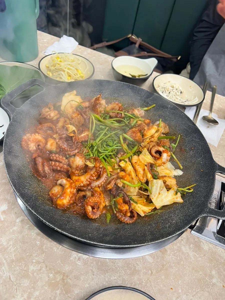 Basic side dish spread at Jeongipum Jjukkumi