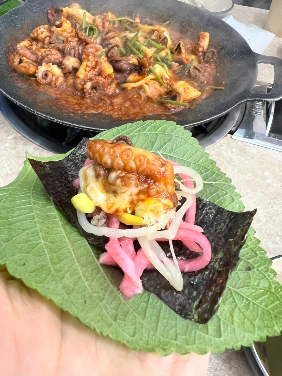 Griddled jjukkumi well-coated in seasoning
