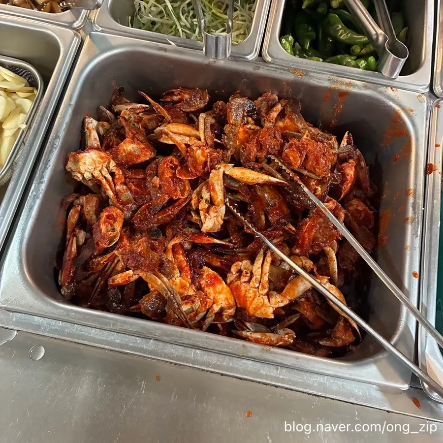 Self-serve bar with refillable side dishes