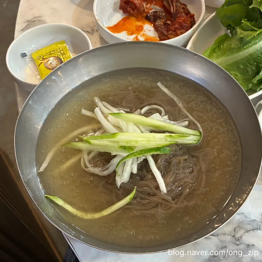 Mul naengmyeon served alongside the ribs