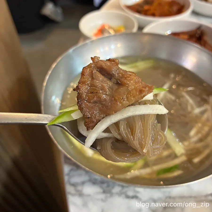 Cold noodles and broth