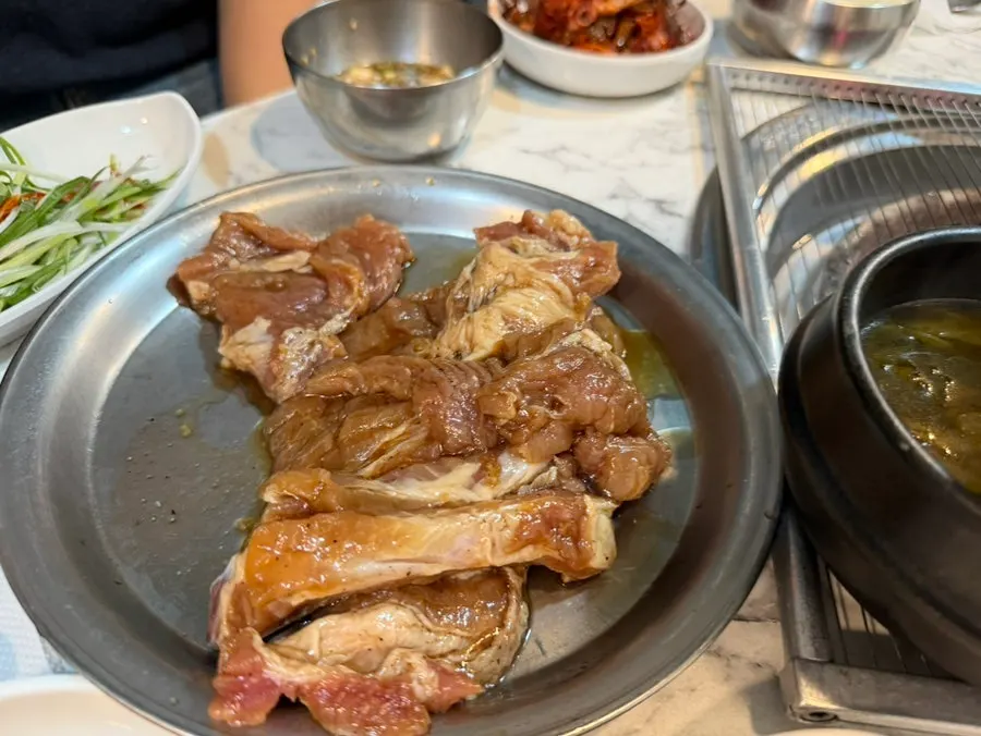 양념게장과 갈비를 함께 차린 상