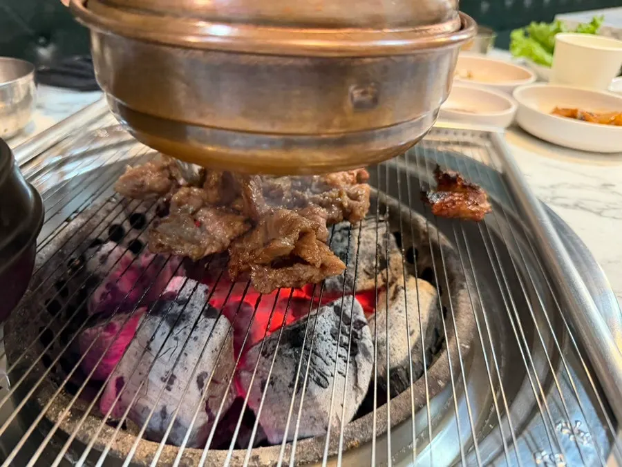 돼지갈비 2인분 접시