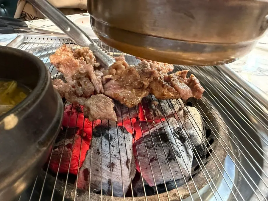 서서갈비 1인분 고기 접시