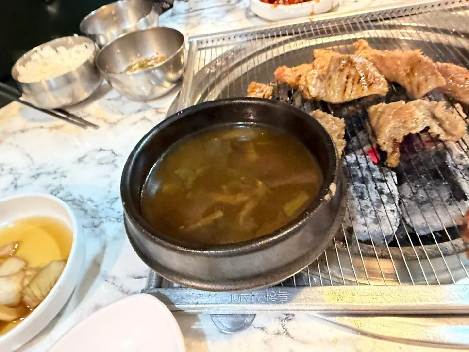 기본 반찬으로 제공되는 된장찌개