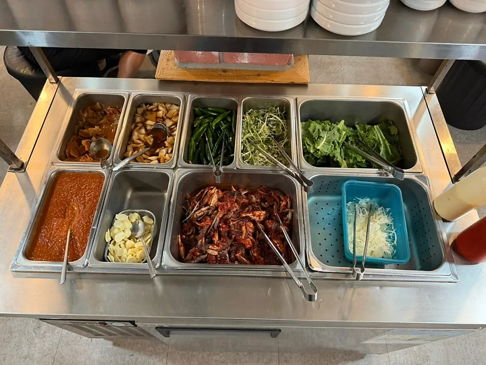 광명서서갈비 테이블과 아기의자