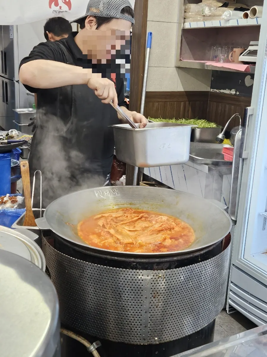Ordered items for the aged-kimchi lid chicken stew