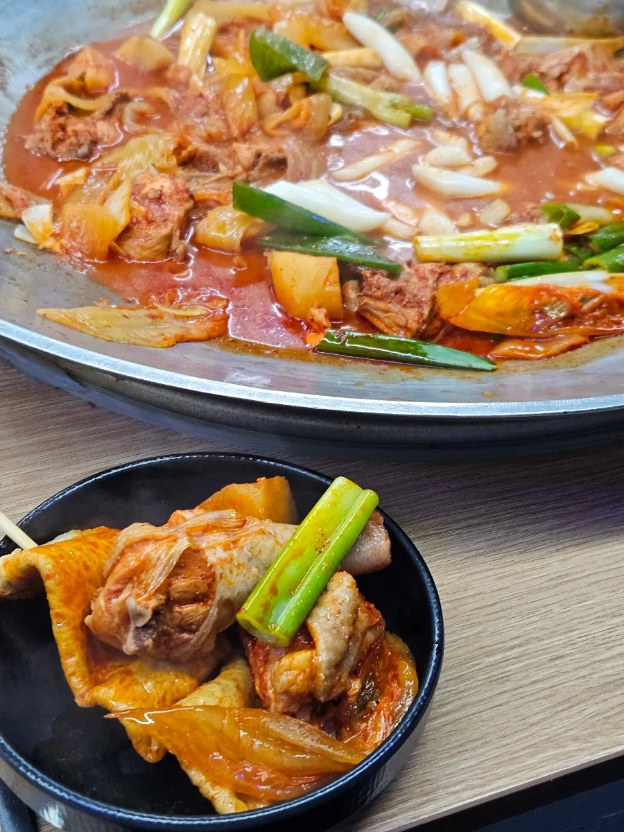 Chicken stew with aged kimchi and chicken