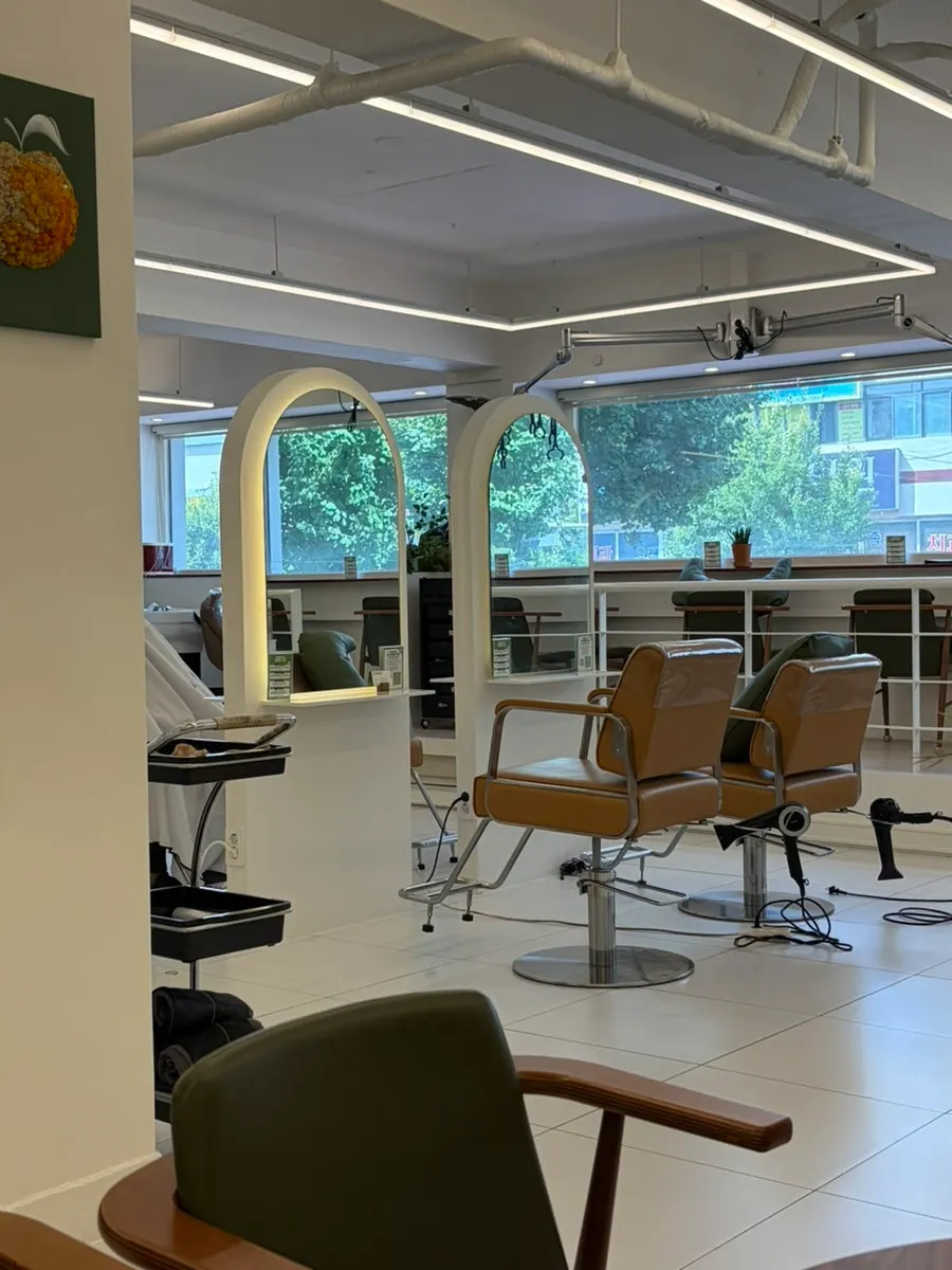 Clean, tidy salon interior treatment space