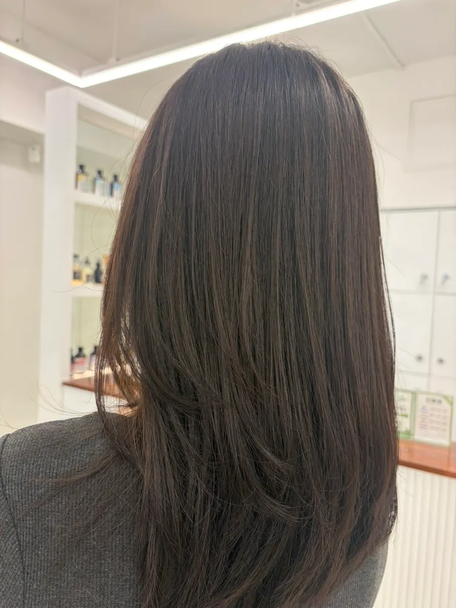 Mid-length layered cut falling along the face line