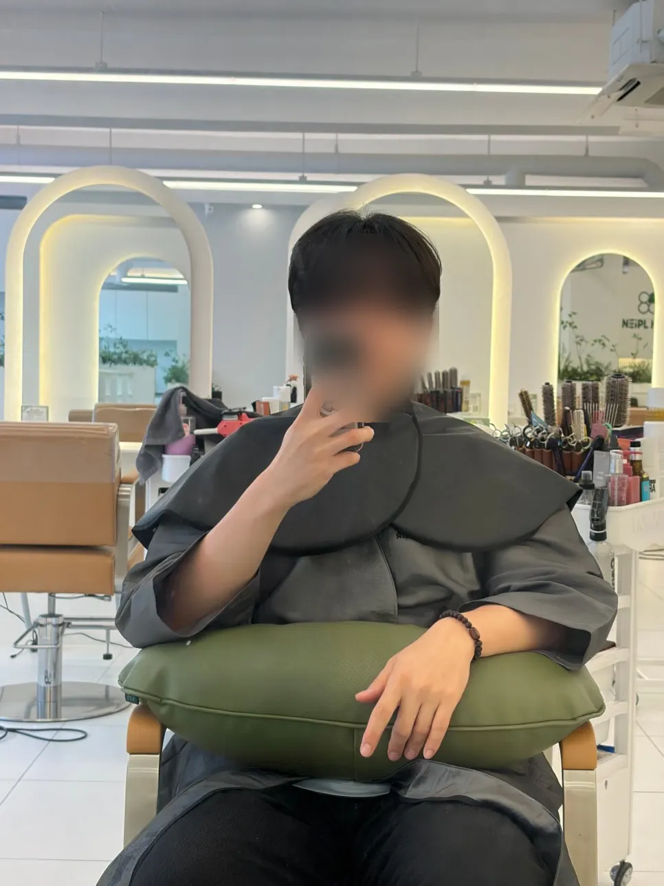 다양한 음료가 준비된 네이플헤어 음료 코너