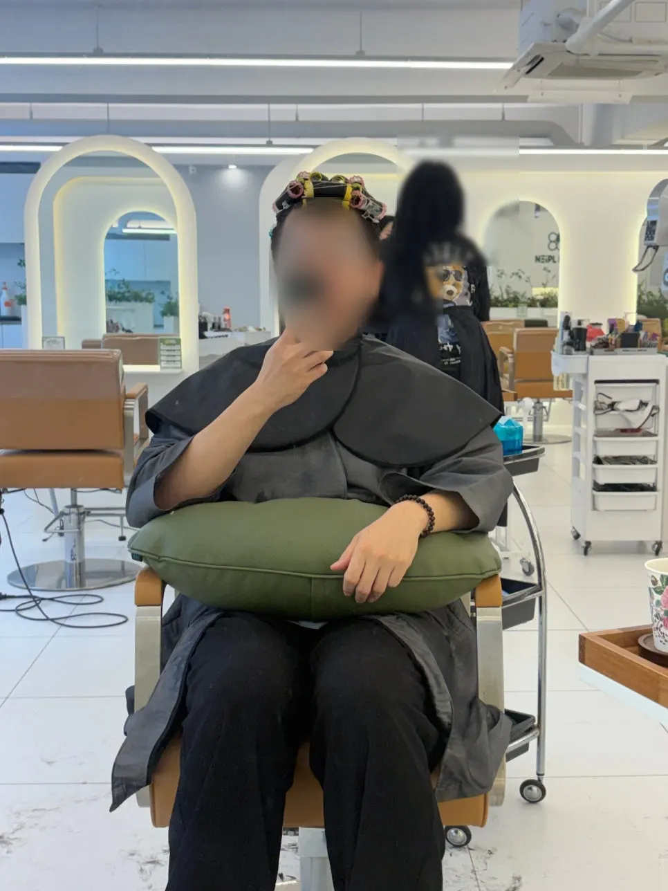 깔끔하게 정리된 남자 머리 커트 직후