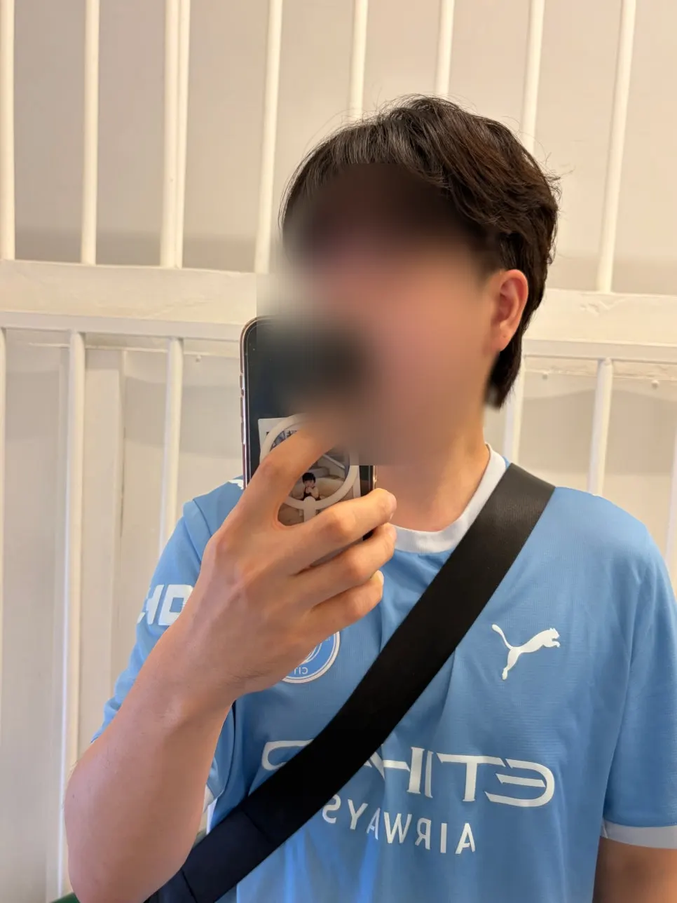 앞머리가 자연스럽게 넘어간 시스루댄디펌 애프터