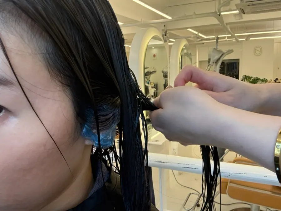 Moisture-protein treatment step of the Mucota clinic