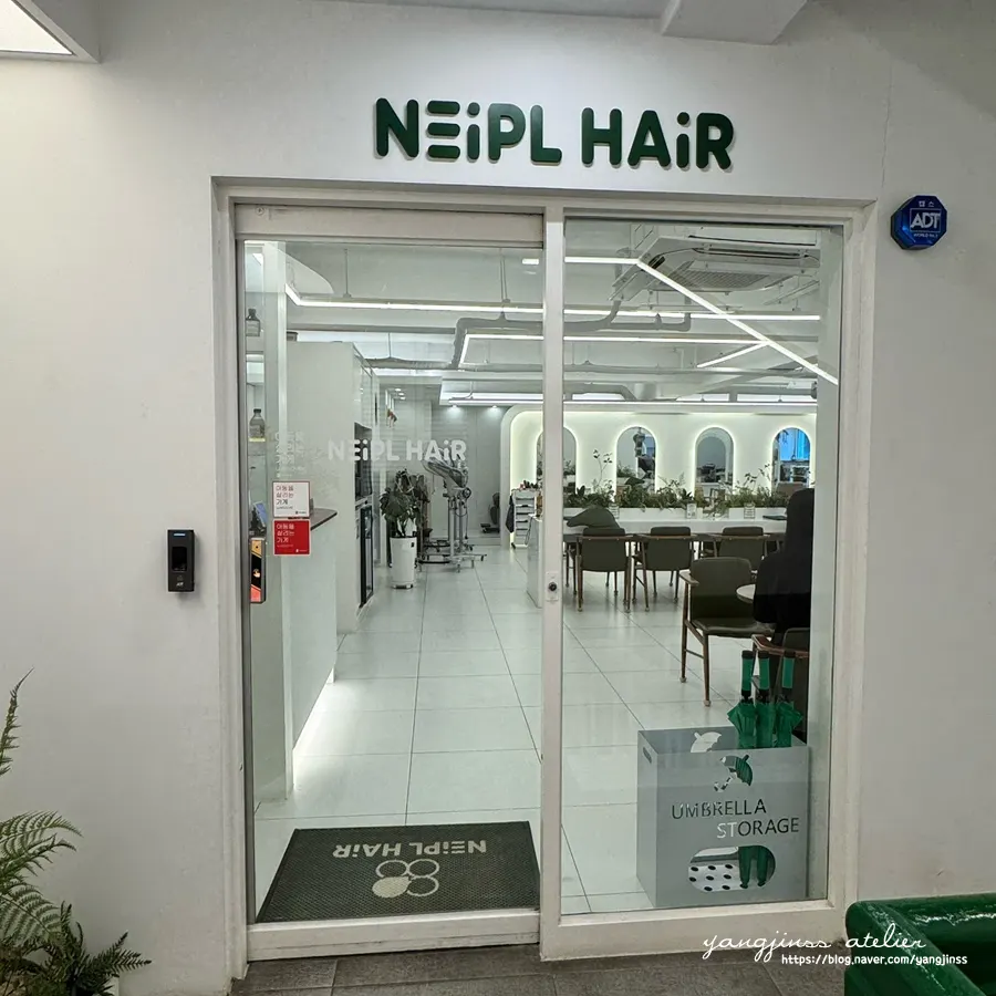 Exterior of Maple Hair on the 2nd floor near Gwangmyeong Sageori Station