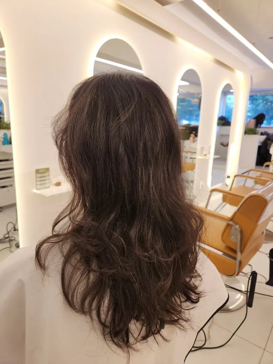 클리닉 후 윤기가 도는 파마머리 결
