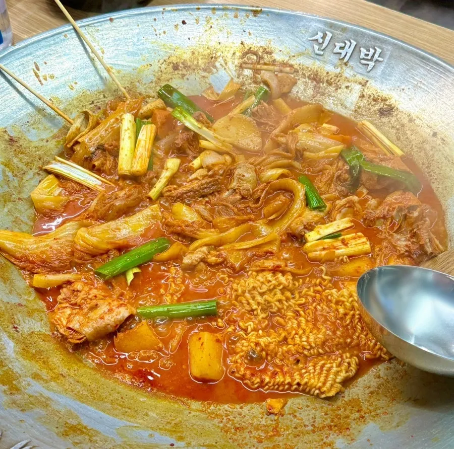 Full spread of chicken stew at Sindaebakjip Gwangmyeong Sageori Branch