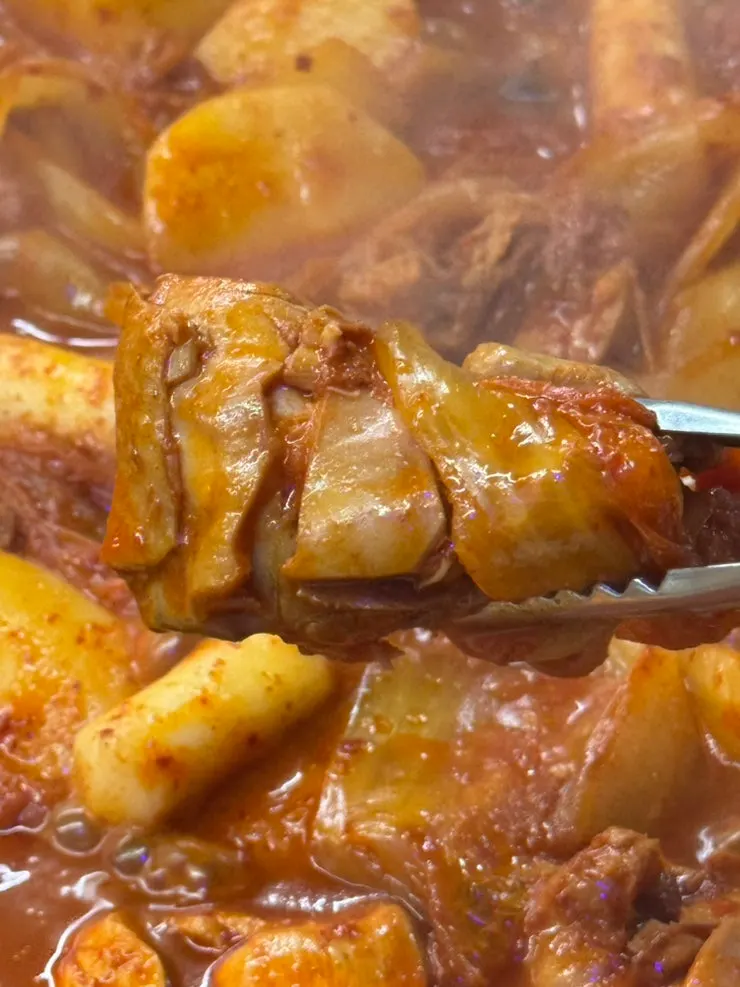 Chicken stew with added potato, fish cake, and rice cake
