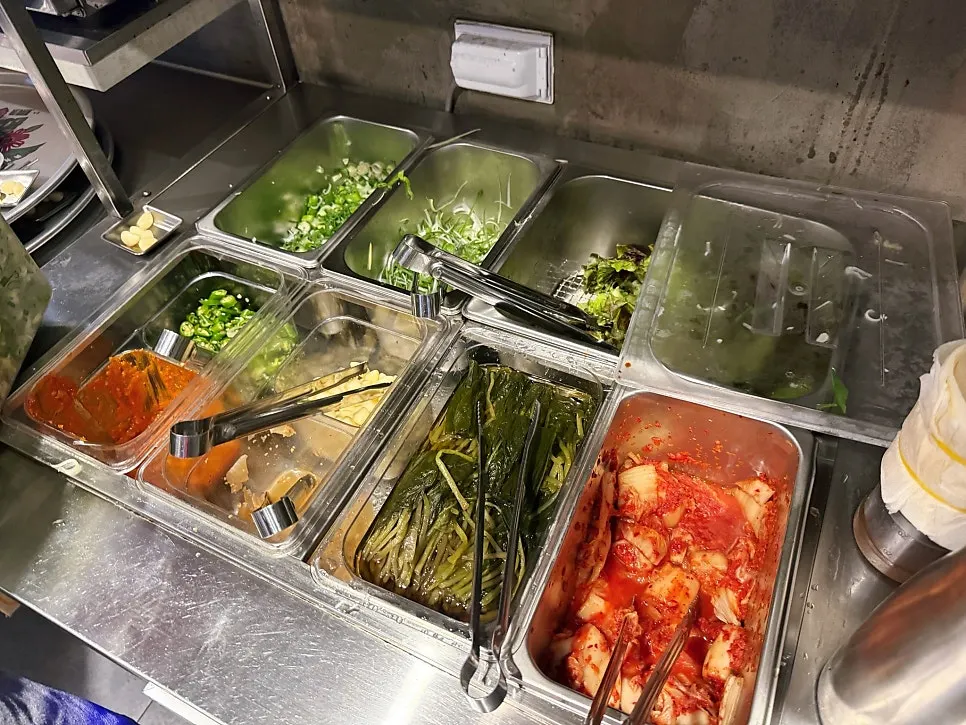 Sammokjip's side dishes that pair well with meat