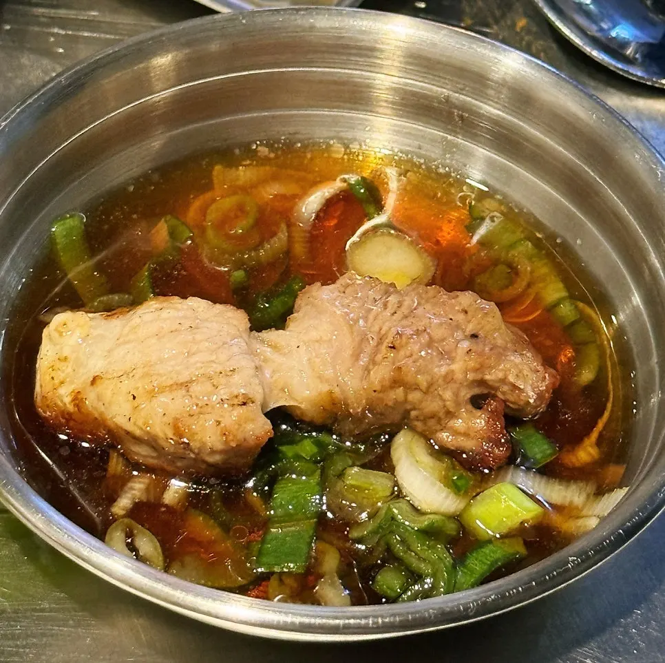 Pork belly grilled with a charcoal aroma