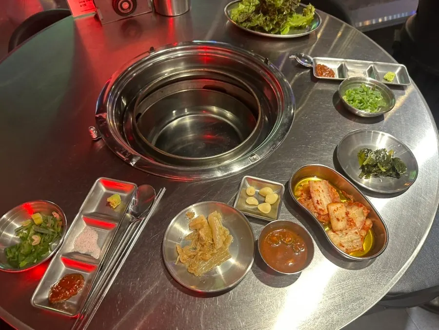 식사 자리 테이블 모습