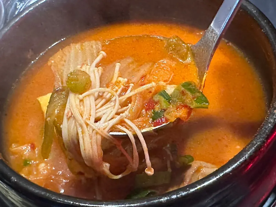 김치찌개와 공깃밥 주문