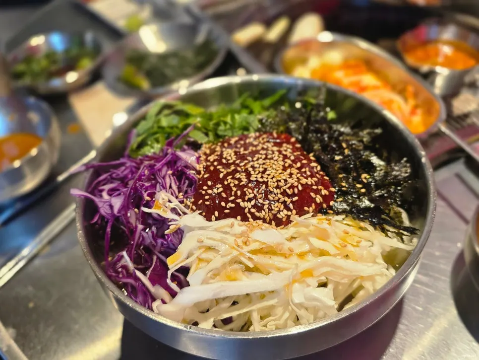 두부가 큼직하게 들어간 김치찌개