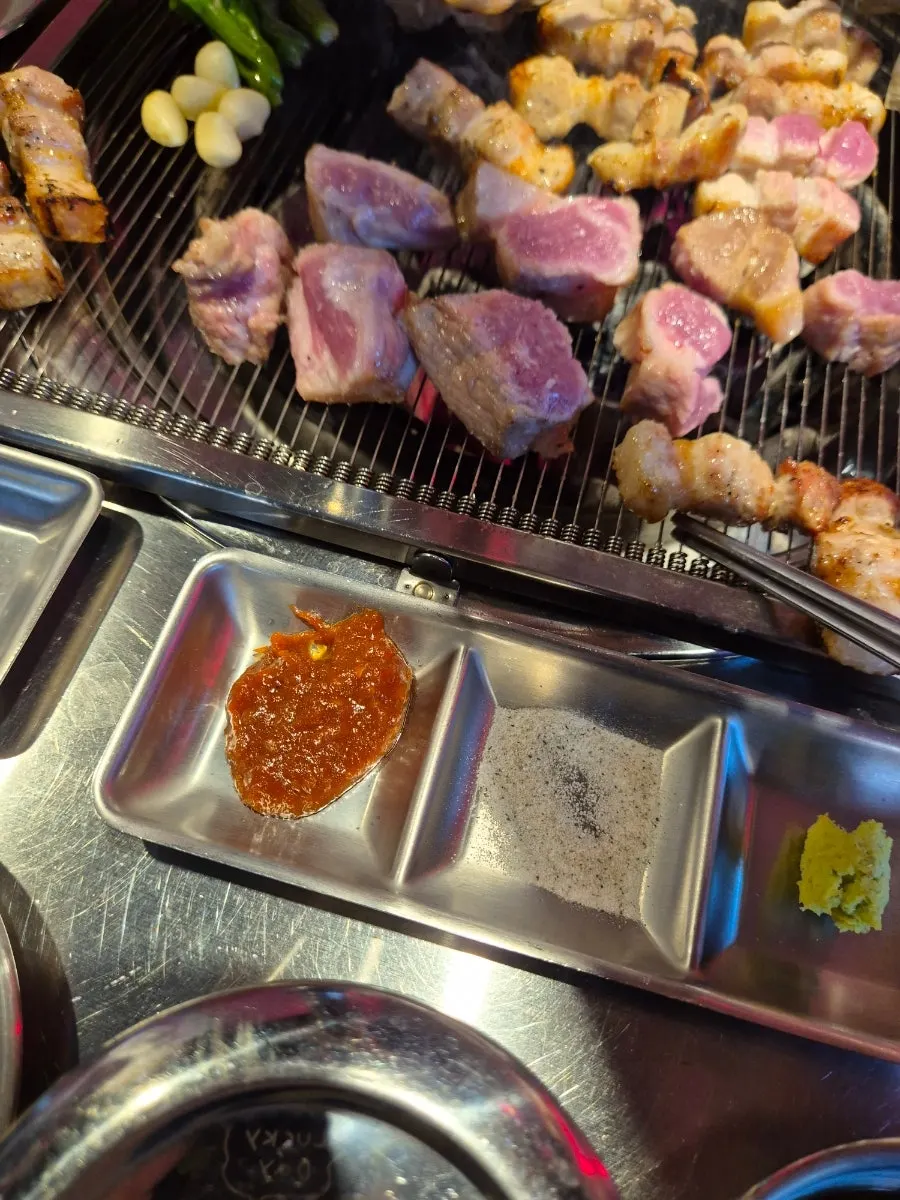 Grilled pork belly cut into bite-sized pieces